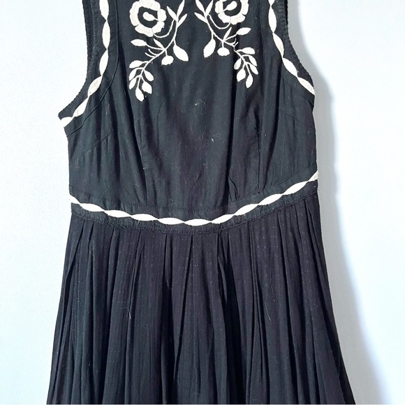 Free People “birds of a feather” embroidered black &white swing sleeveless dress - Picture 6 of 17
